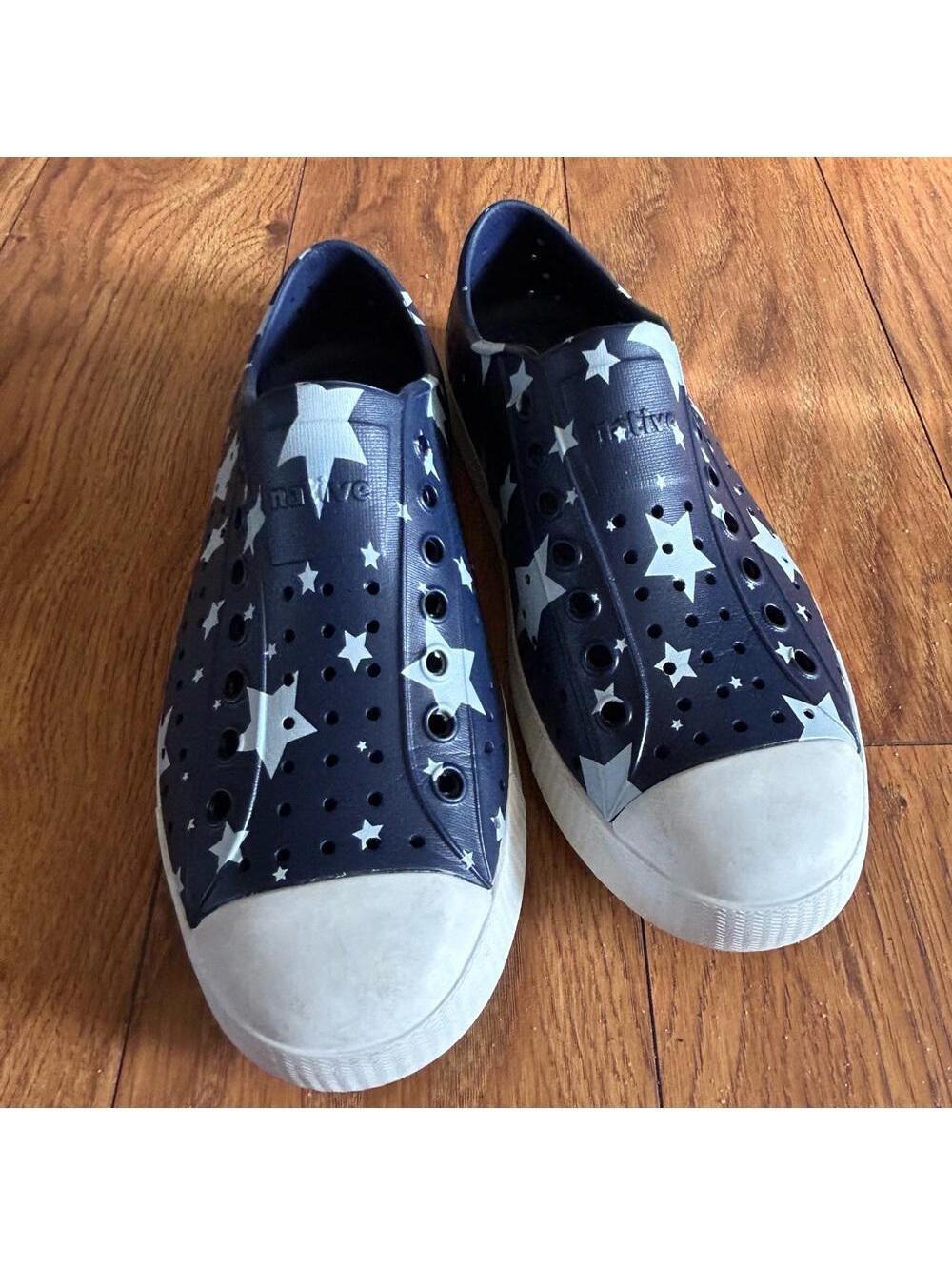 NATIVE Shoes Slip On Unisex Navy and White Star Sneakers | Mens 6 / Women’s 8 - Picture 2 of 8